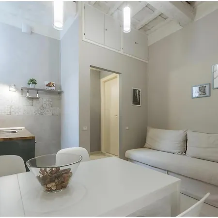 Chic Flat Duomo - Market 아파트 *